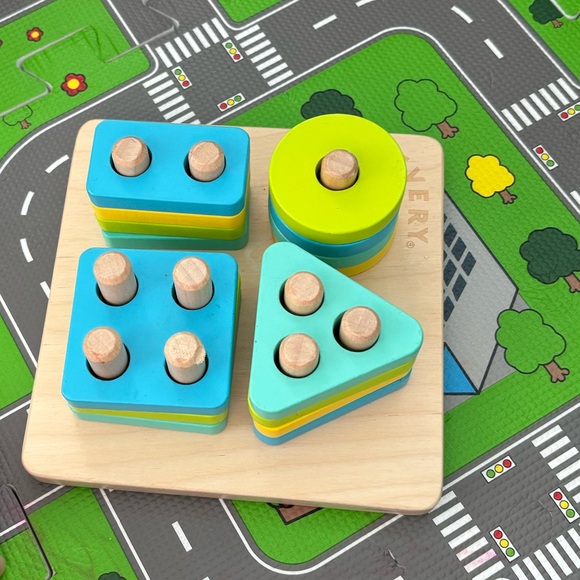 Lovevery A 3D puzzle to practice cradling and nesting complex shapes. - Picture 5 of 5